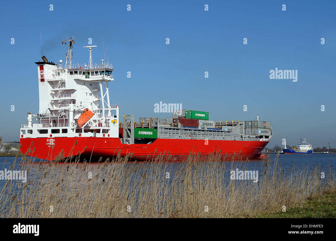 Buque portacontenedores, buques de carga, Canal de Kiel, Brunsbüttel, Schleswig-Holstein, Alemania Foto de stock