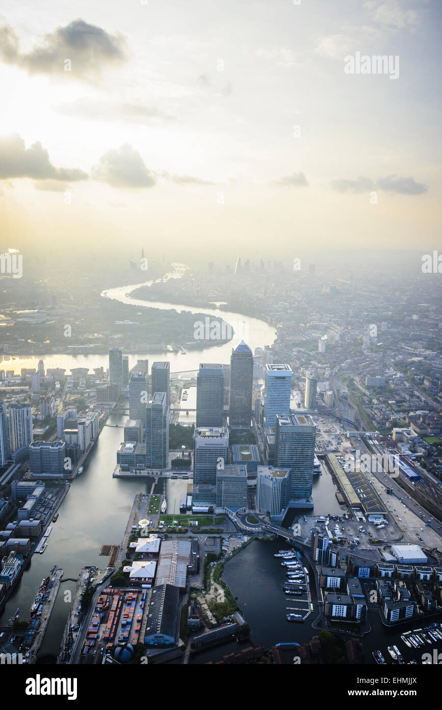 Vista aérea de la ciudad de Londres y el río, Inglaterra Foto de stock