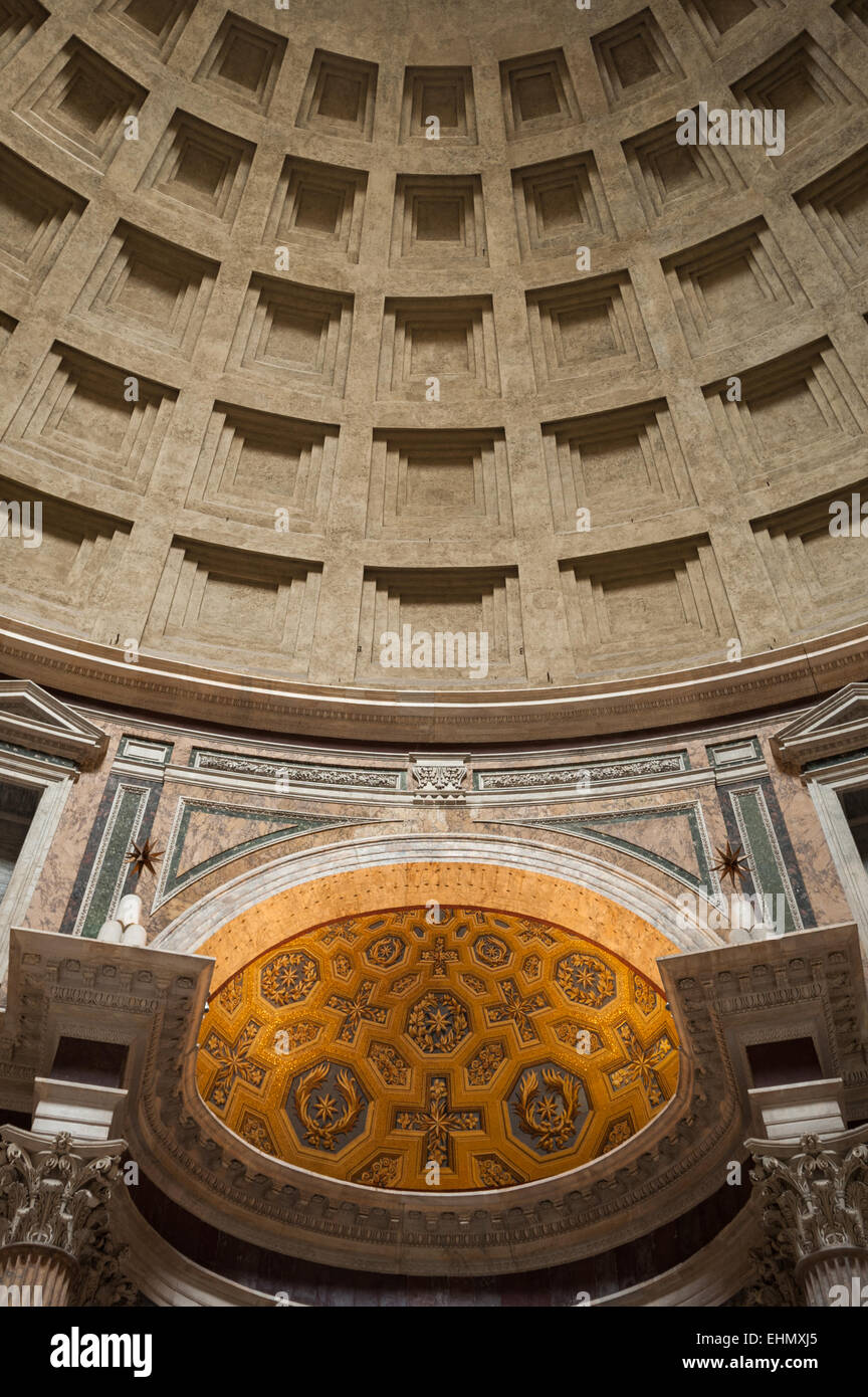 El Panteón, Piazza della Rotonda, Roma, Lazio, Italia. Foto de stock