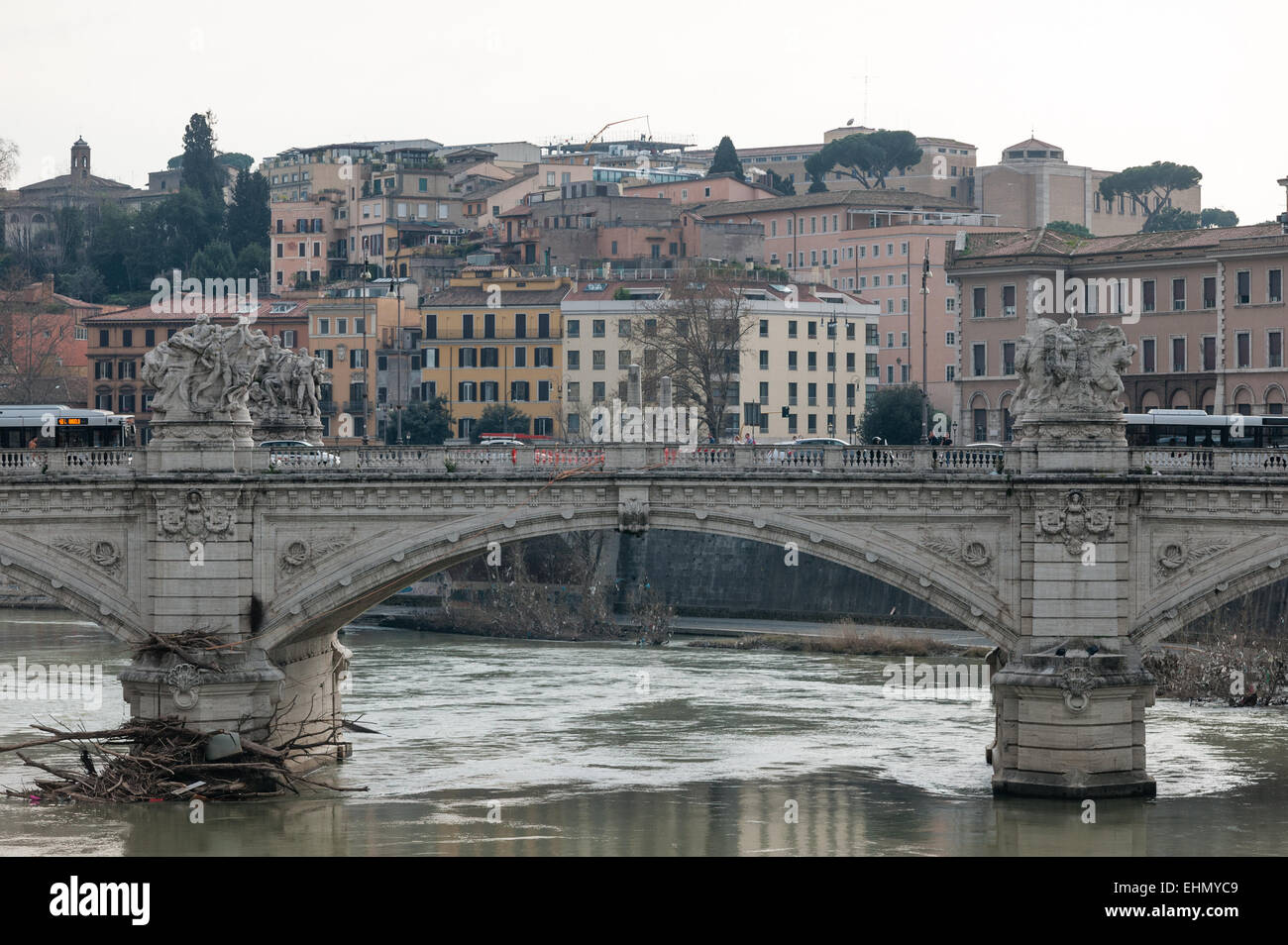 Ponte Vittorio Emanuele II, Roma, Lazio, Italia. Foto de stock