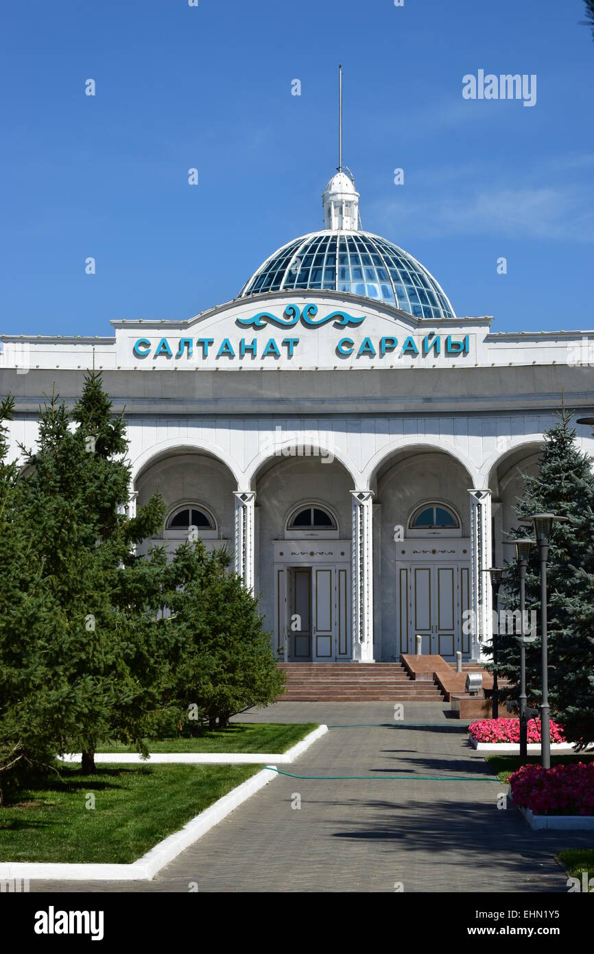 "Altanat Sarajy', es decir, Palacio de ceremonias solemnes, en Astana, Kazajstán Foto de stock