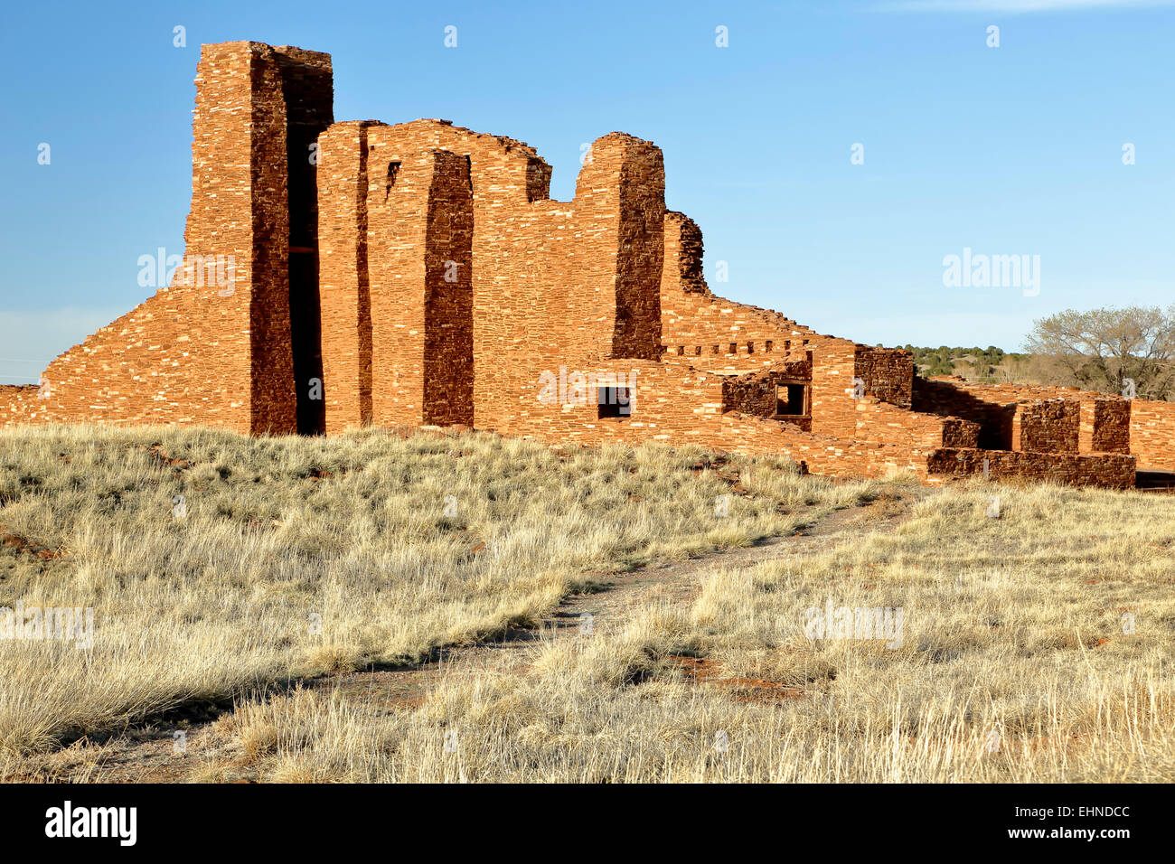 Ruinas de la iglesia, monumento Nacional Salinas Pueblo Misiones, Nuevo México, EE.UU. Foto de stock