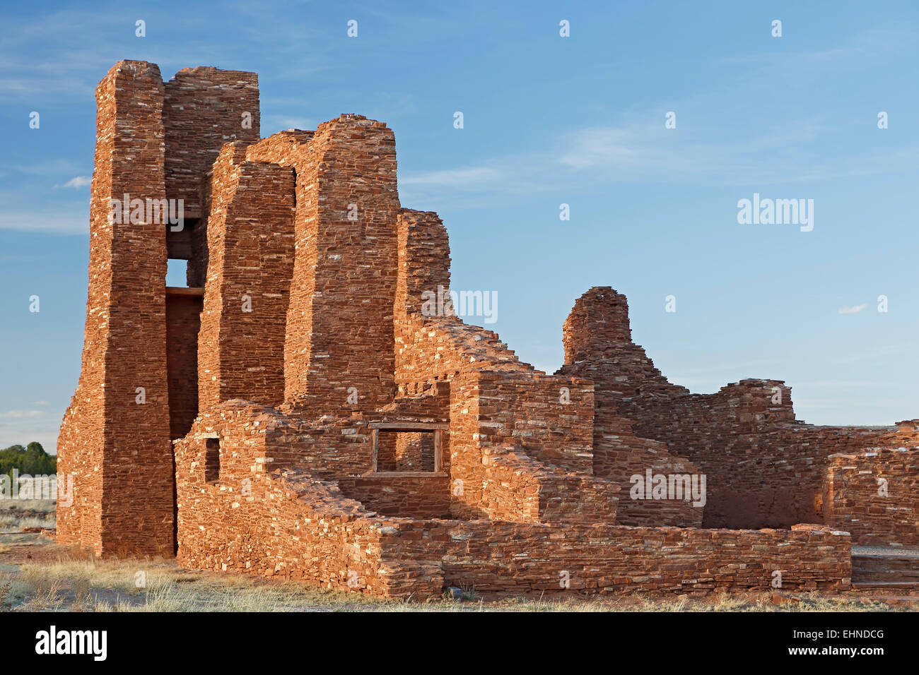 Ruinas de la iglesia, monumento Nacional Salinas Pueblo Misiones, Nuevo México, EE.UU. Foto de stock