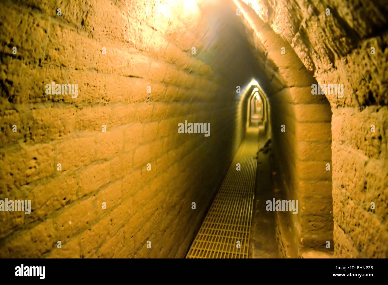 Túneles bajo Cholula, la pirámide más grande hecha por el hombre Foto de stock