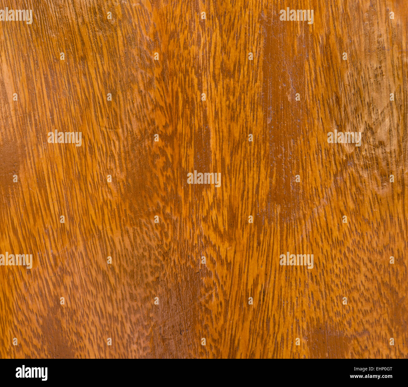 La textura de la superficie de madera de color marrón claro con fondo Foto de stock