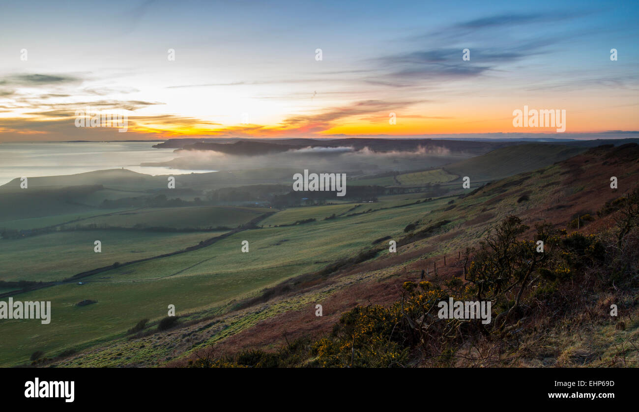 Colorido atardecer en Costa Jurásica, Purbeck, Dorset Foto de stock