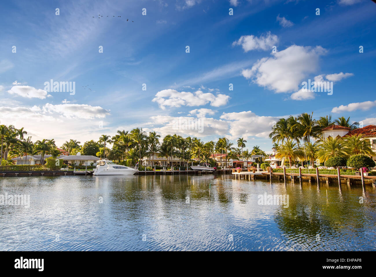 Caro yate y hogares en Fort Lauderdale Foto de stock