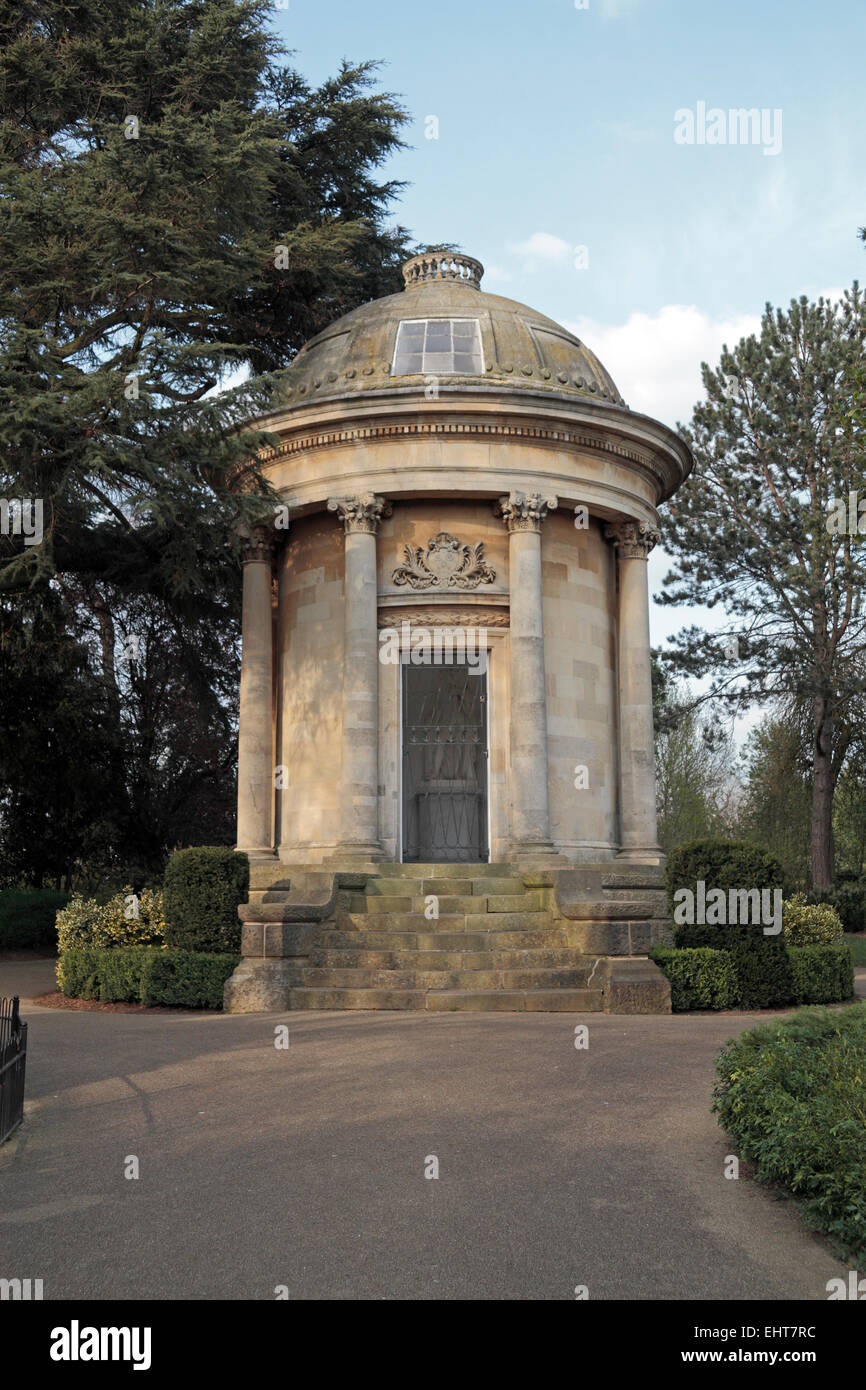 La Jepson Memorial Gardens & Jephson Mill Gardens, Royal Leamington Spa, Warwickshire, Inglaterra. Foto de stock