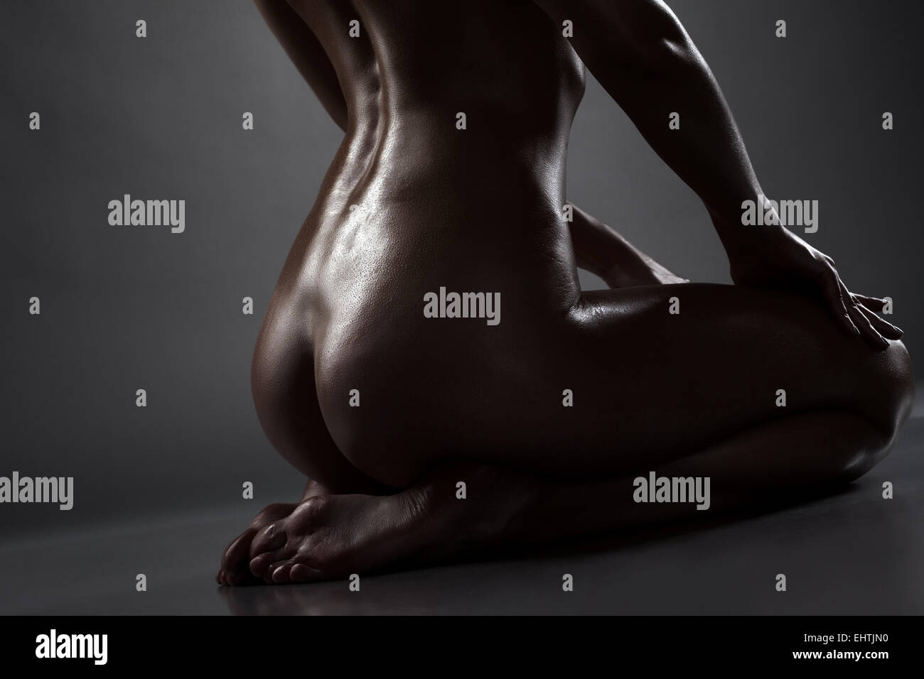 Imagen de mujer desnuda culo elástico swarthy Fotografía de stock - Alamy