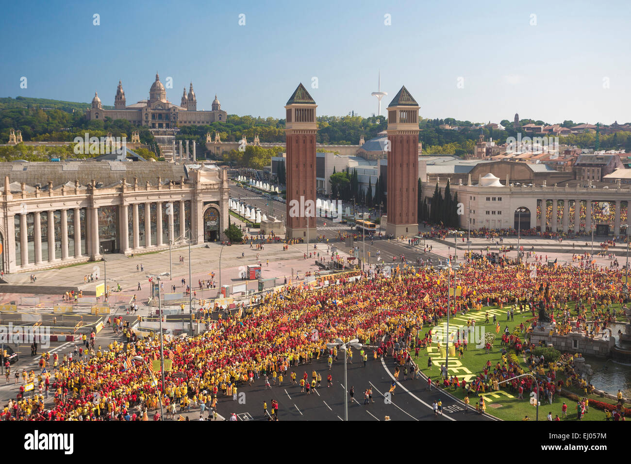 Barcelona, ciudad de España, Cuadrado, humanos, Montjuich, Colina, Diada, España, Europa, Cataluña, fiesta, colorido, multitud, Demonstr Foto de stock