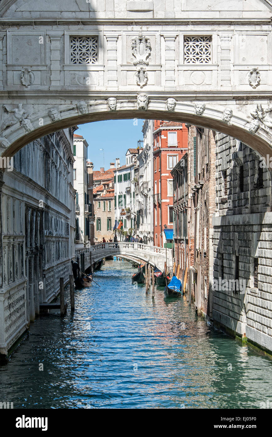 Ponte dei Sospiri, el Puente de los suspiros en el Palazzo Ducale, el Palacio de los Doges. Foto de stock