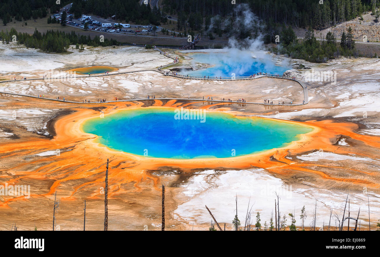 Grand Prismatic Spring, en la Cuenca del Géiser de Midway. El Parque Nacional Yellowstone, Wyoming, Estados Unidos de América. Foto de stock
