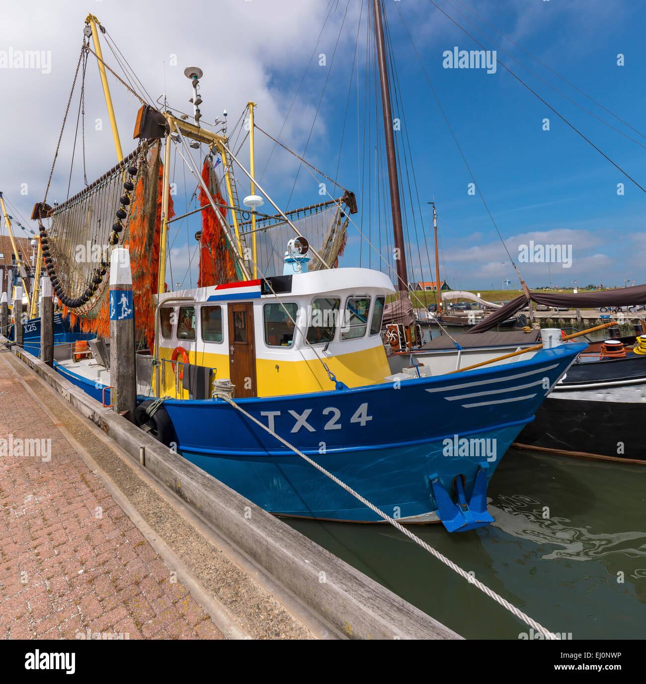 Países Bajos, Holanda, Europa, Oudeschild, Texel, Noord-Holland, una, la aldea, el agua, el verano, barcos, barco, puerto Foto de stock