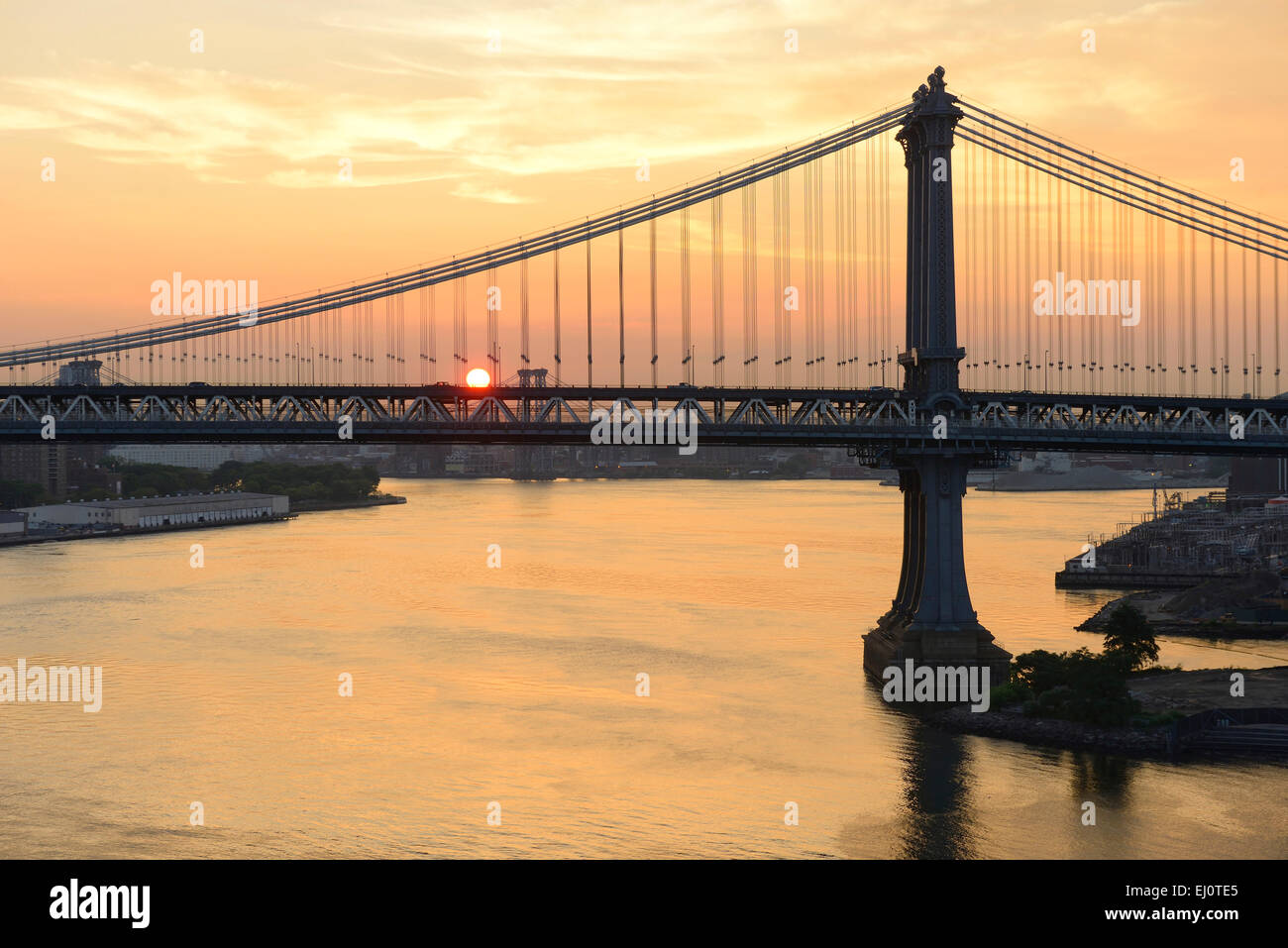 Ee.Uu., Estados Unidos, América Latina, Nueva York, Manhattan Bridge, East River, puesta de sol, puente Foto de stock