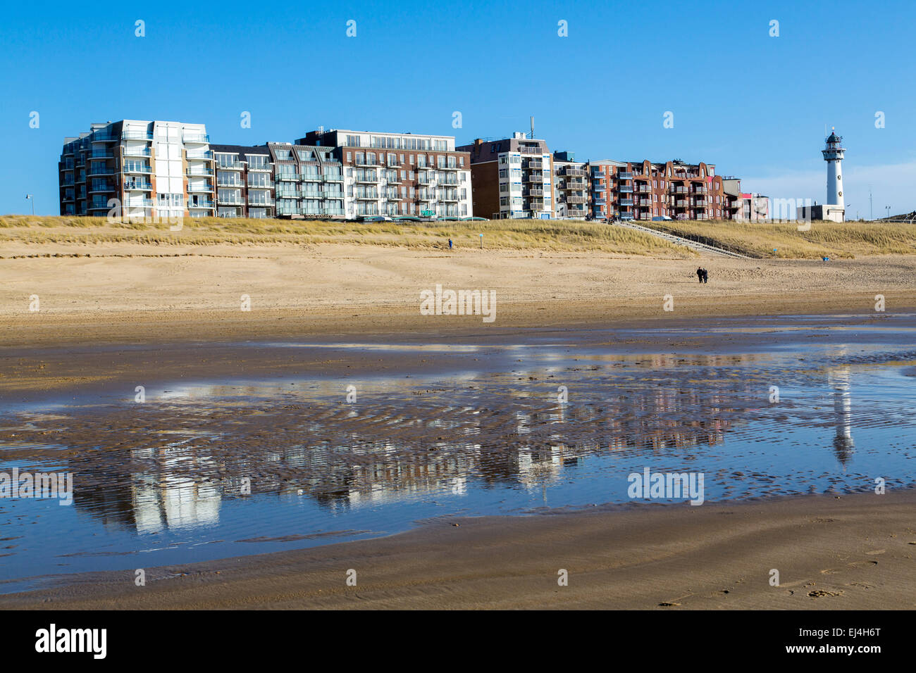 Egmond aan Zee, Holanda Septentrional, Holanda, costa del Mar del Norte, la playa, el horizonte Foto de stock