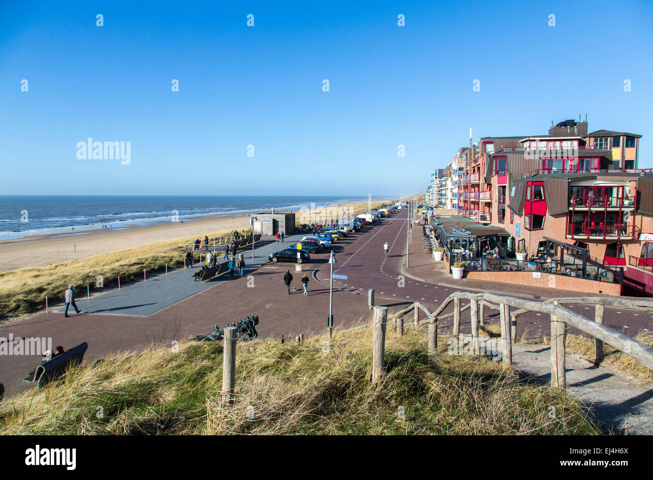 Egmond aan Zee, Holanda Septentrional, Holanda, costa del Mar del Norte, la playa, el horizonte, el paseo de la playa, Foto de stock