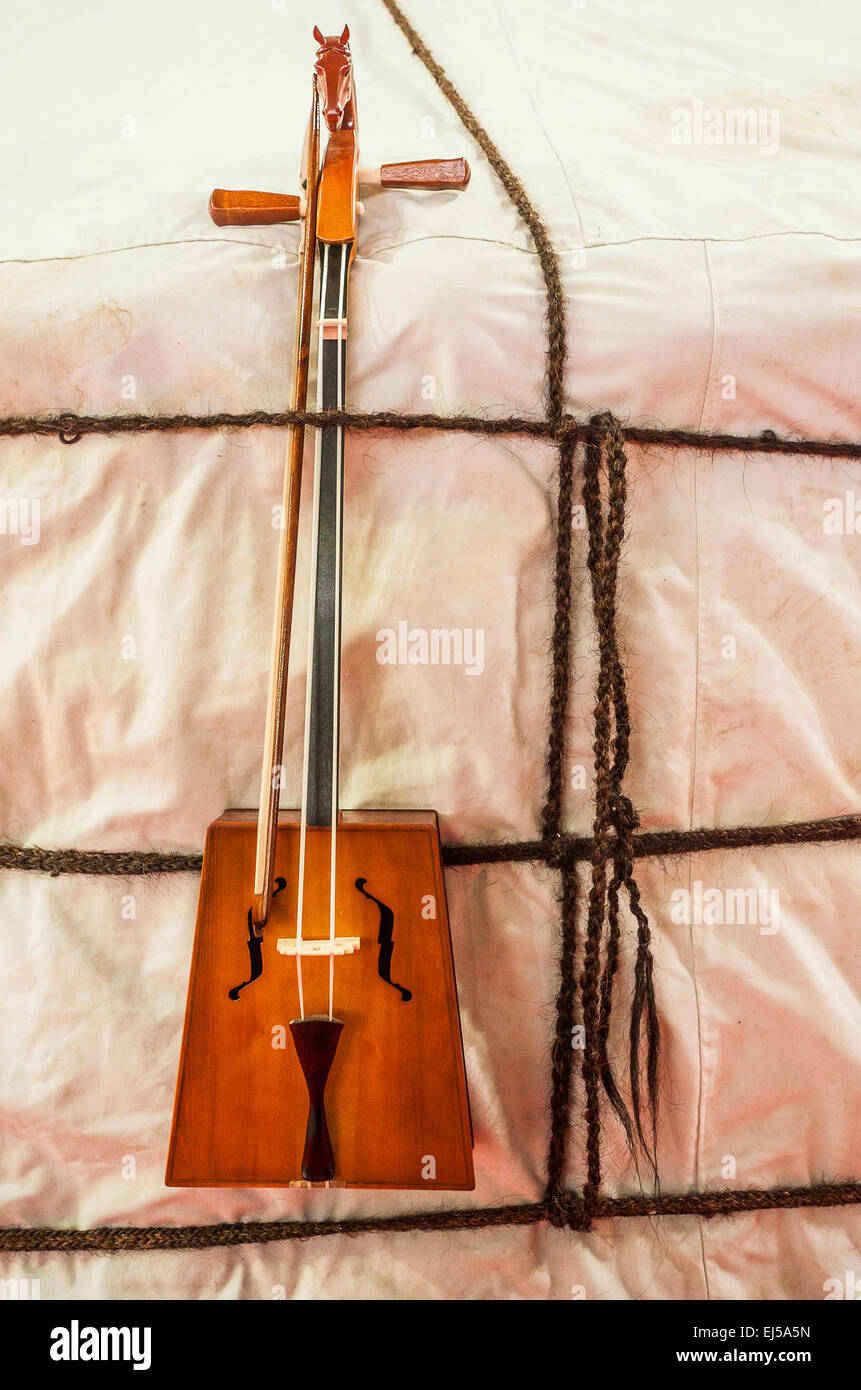 Instrumentos musicales mongoles fotografías e imágenes de alta resolución -  Alamy