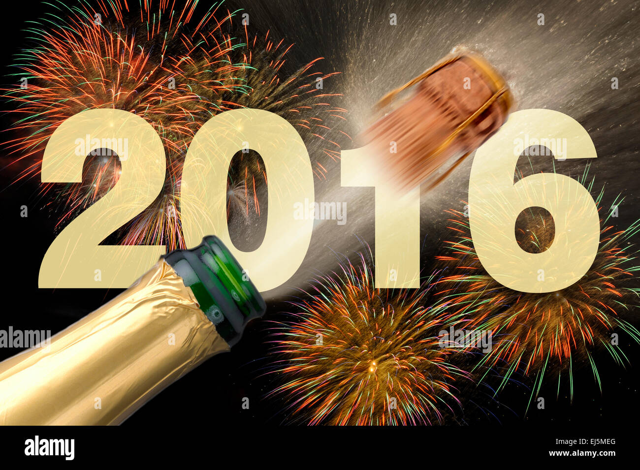 Feliz año nuevo 2016 con chasquidos de corcho de champán y fuegos artificiales Foto de stock