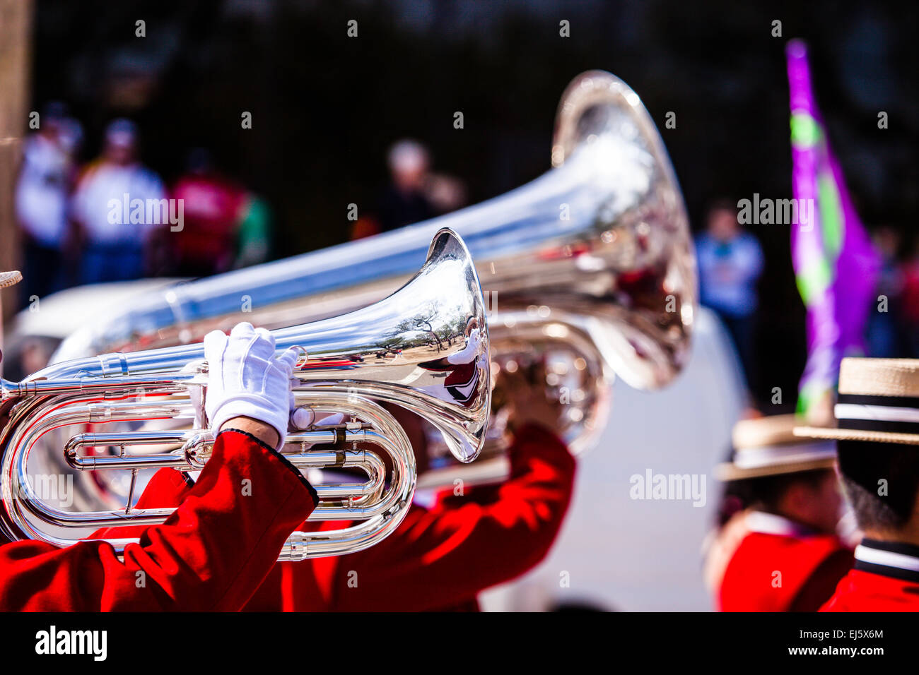 Brass Band en uniforme de realizar Fotografía de stock Alamy