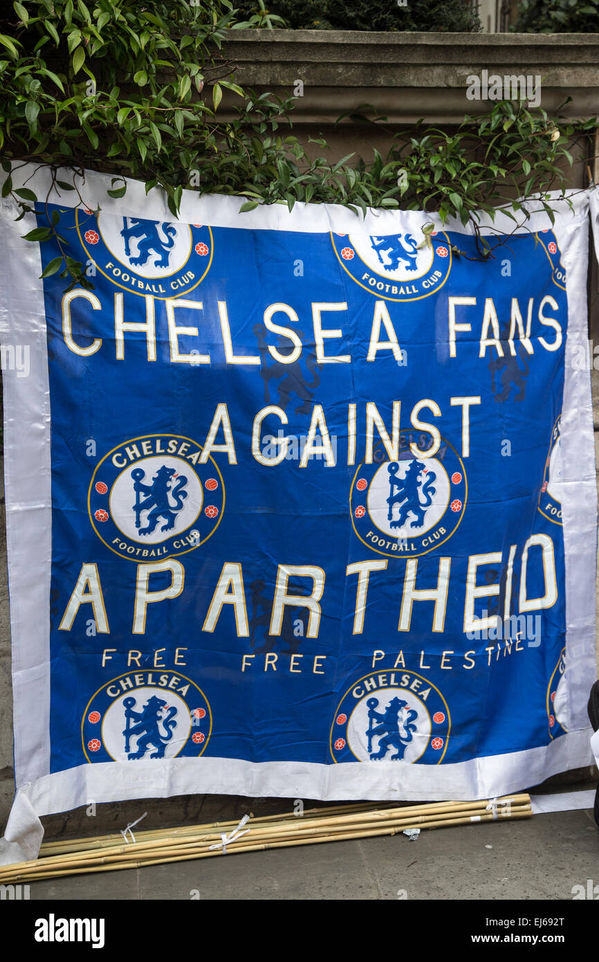 Chelsea Football Club contra el apartheid banner en la lucha contra el racismo marzo 21 de marzo Londres Kick out el racismo en el fútbol Foto de stock
