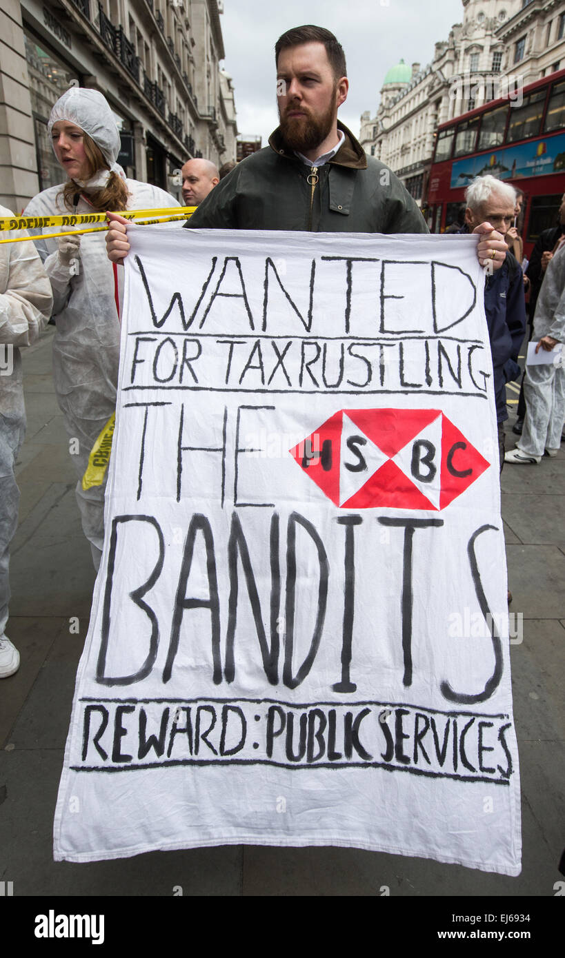 UK Uncut manifestación en HSBC Regent Street contra la evasión de impuestos de los bancos pidiendo George Osbourne para hacerles pagar sus impuestos Foto de stock