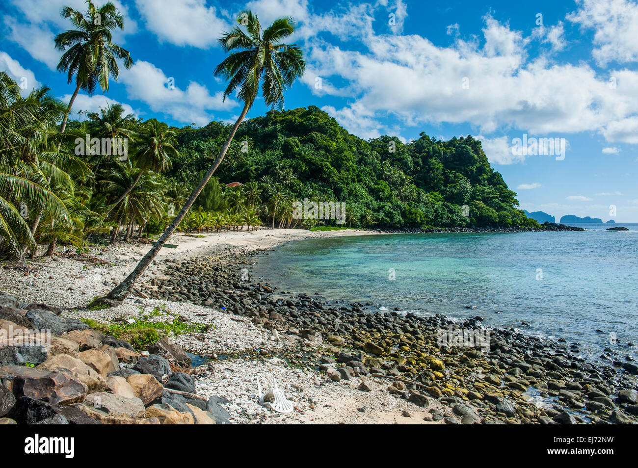 Playa salvaje en la costa oriental de la isla de Tutuila, Samoa Americana, Pacífico Sur Foto de stock