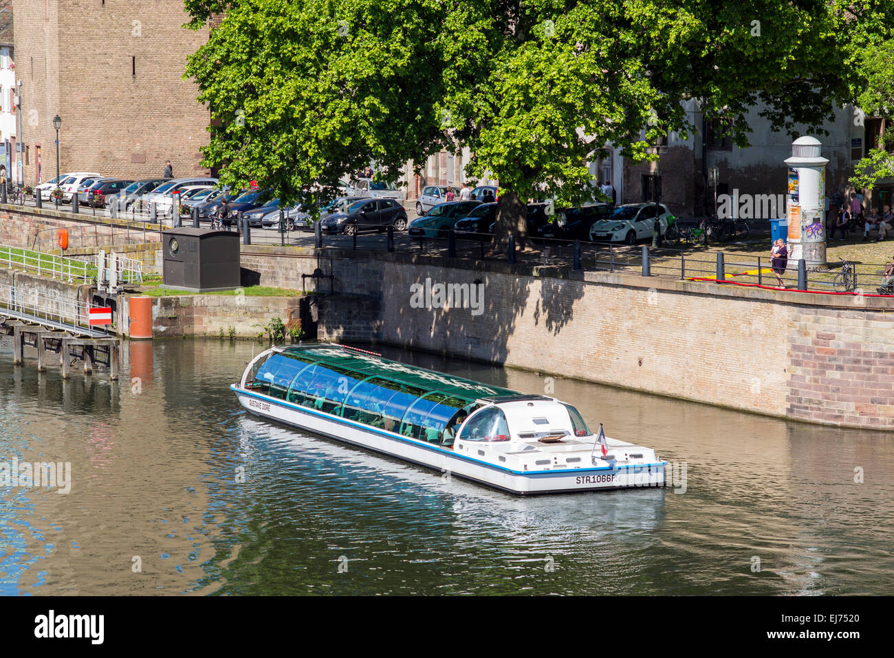 Batorama excursión en barco, crucero por el río, el barrio de La Petite France, Strasbourg Alsace Francia Europa Foto de stock
