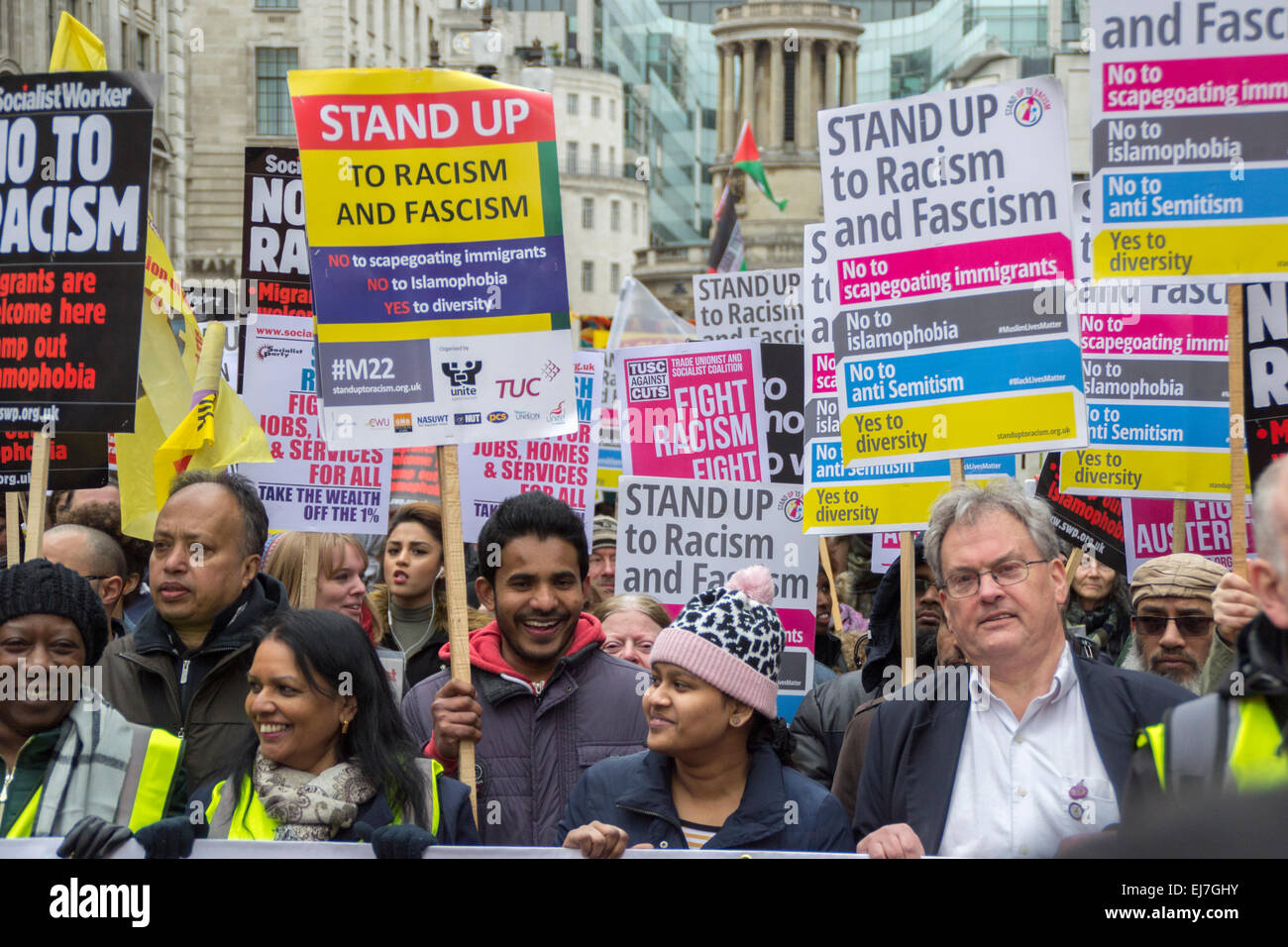 Londres, Reino Unido, 21 de marzo de 2015: los manifestantes en el Stand Hasta el racismo y el fascismo manifestación. Foto de stock