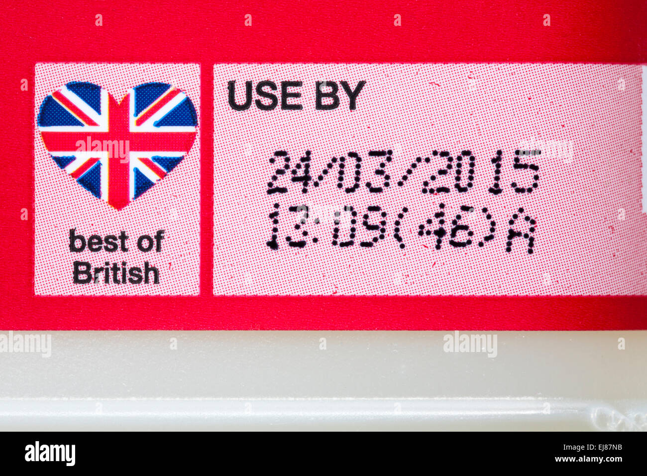 Best of British y fecha de uso - Etiqueta de 1 pinta de granja británica Marks & Spencer aseguró la leche desnatada Foto de stock