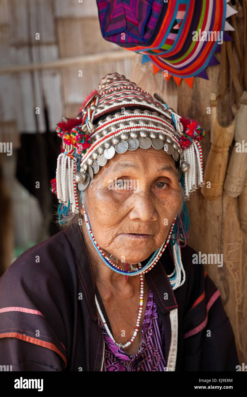 Mayores mujer Akha, al norte de Tailandia, Foto de stock