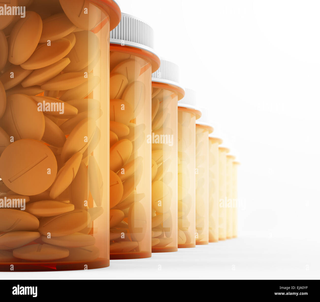 Una fila de contenedores de medicina naranja Foto de stock