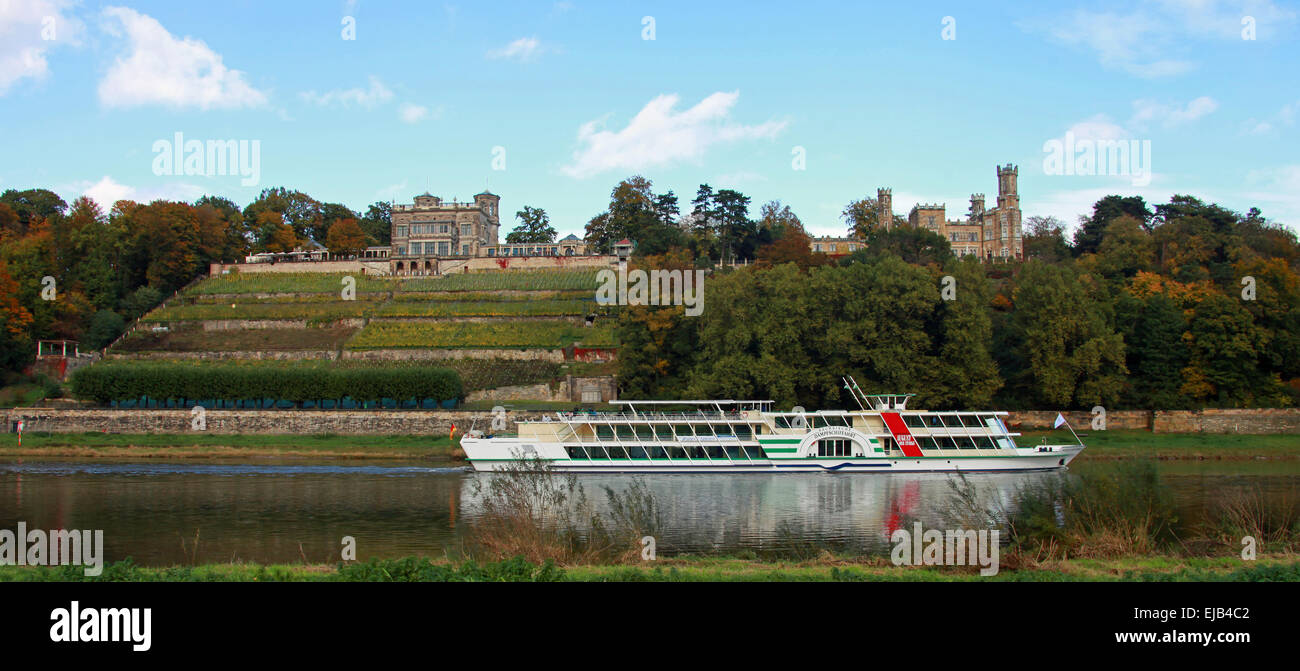 Dresde - barco en el río Elba Foto de stock