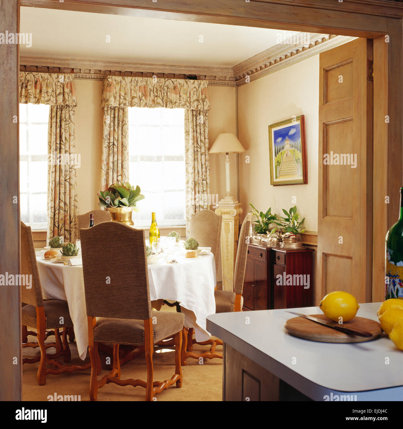 COMO ADAPTAR UNA FUNDA SILLA COMEDOR - Buscar con Google  Elegant dining  room, Country dining, Dining room table settings