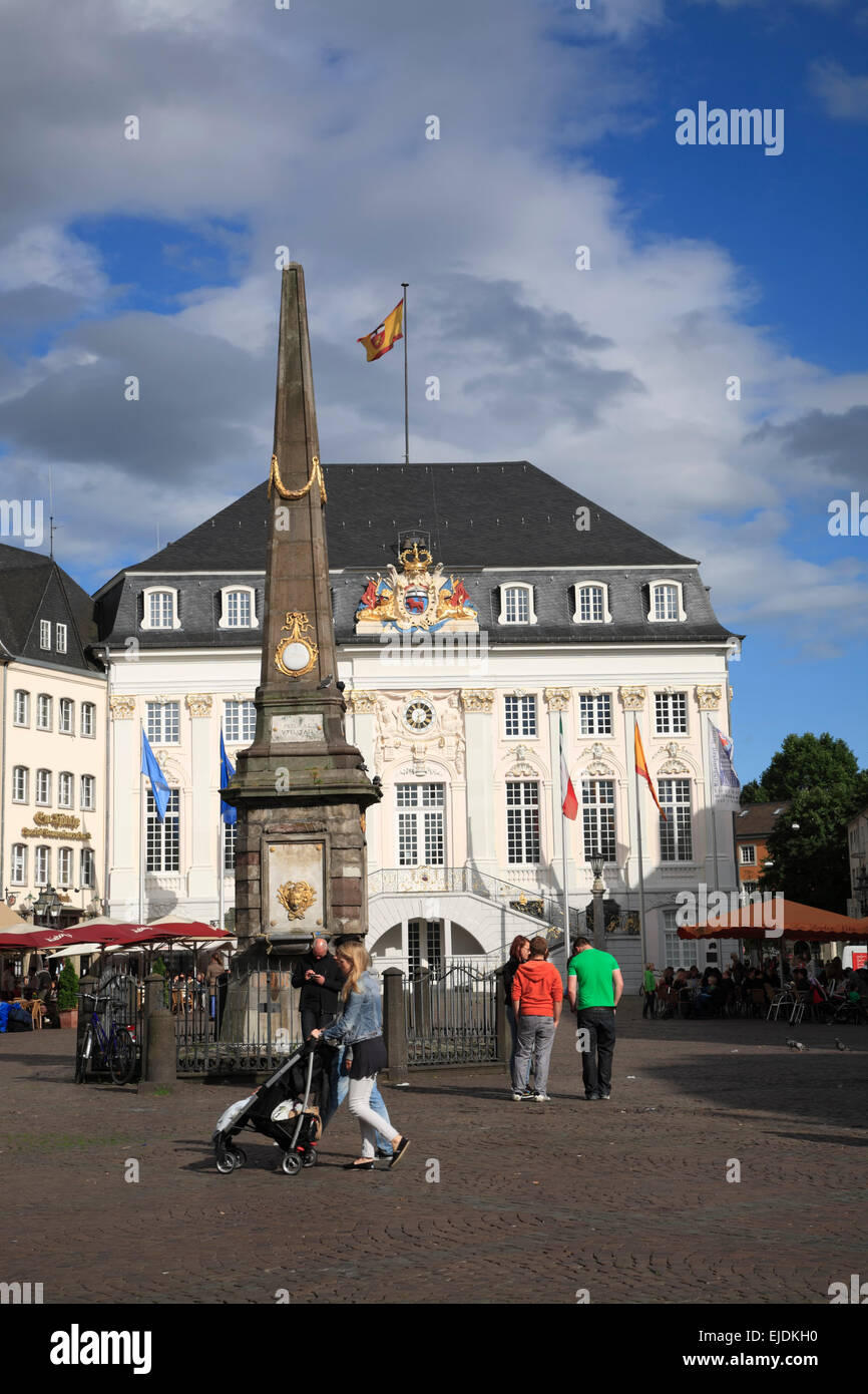 Bonn, la plaza del mercado y del ayuntamiento de la ciudad vieja, Renania septentrional Westfalia, Alemania, Europa Foto de stock