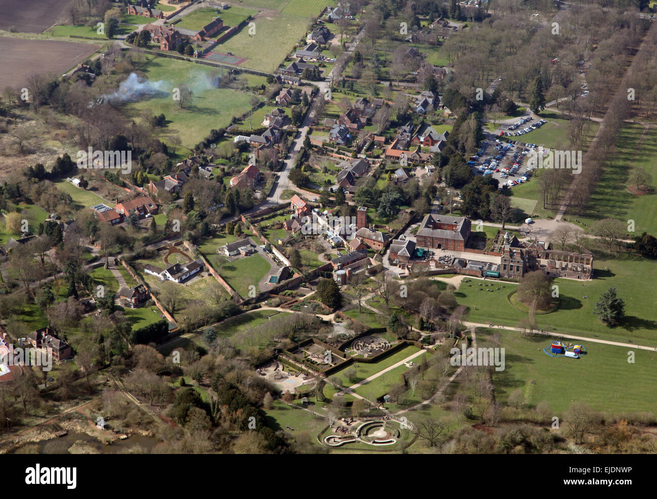 Vista aérea de la aldea Rufford en Nottinghamshire, REINO UNIDO Foto de stock