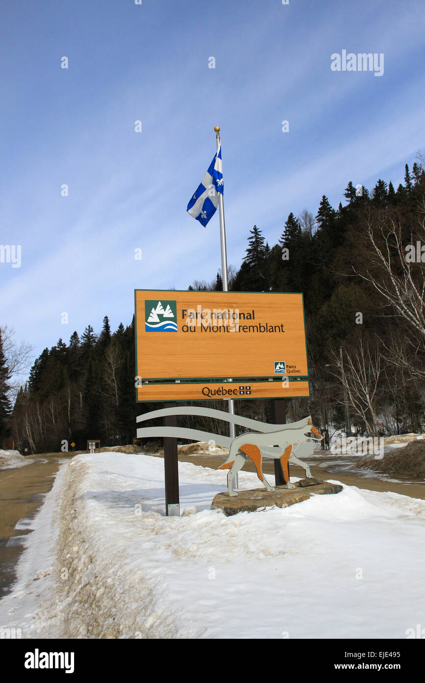 Signo de Parque Nacional de Mont-Tremblant, en Quebec, Canadá. Foto de stock