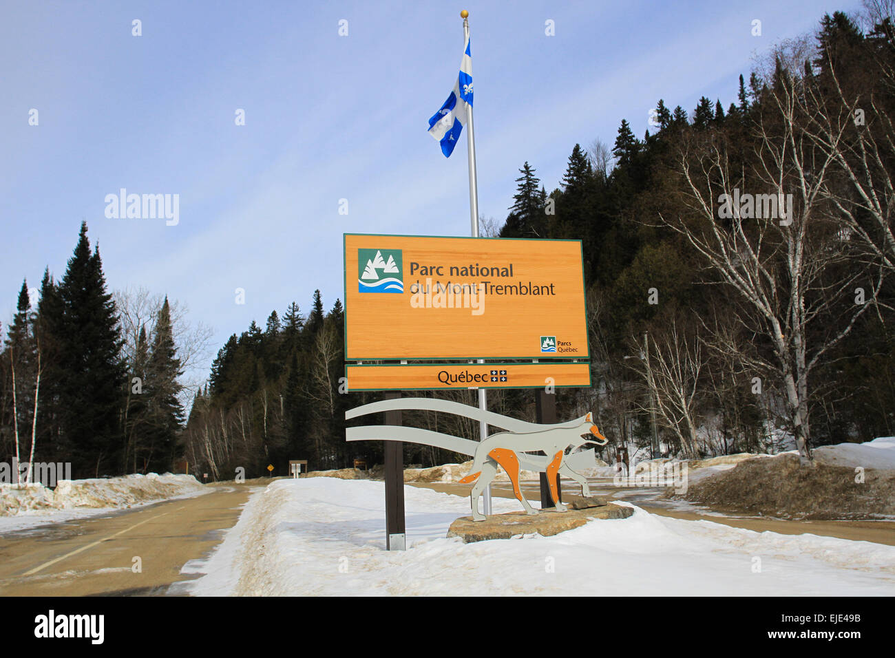 Signo de Parque Nacional de Mont-Tremblant, en Quebec, Canadá. Foto de stock