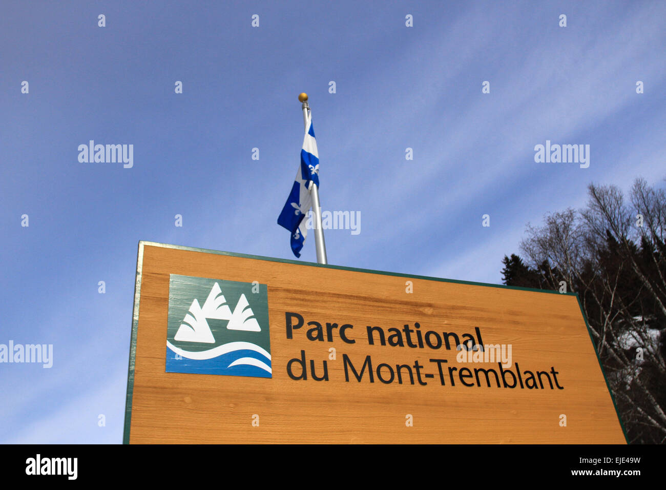 Signo de Parque Nacional de Mont-Tremblant, en Quebec, Canadá. Foto de stock