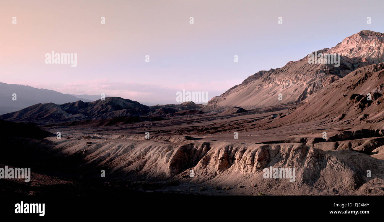 Atardecer en el Parque Nacional Valle de la muerte. Esta es una imagen de alta resolución. Foto de stock