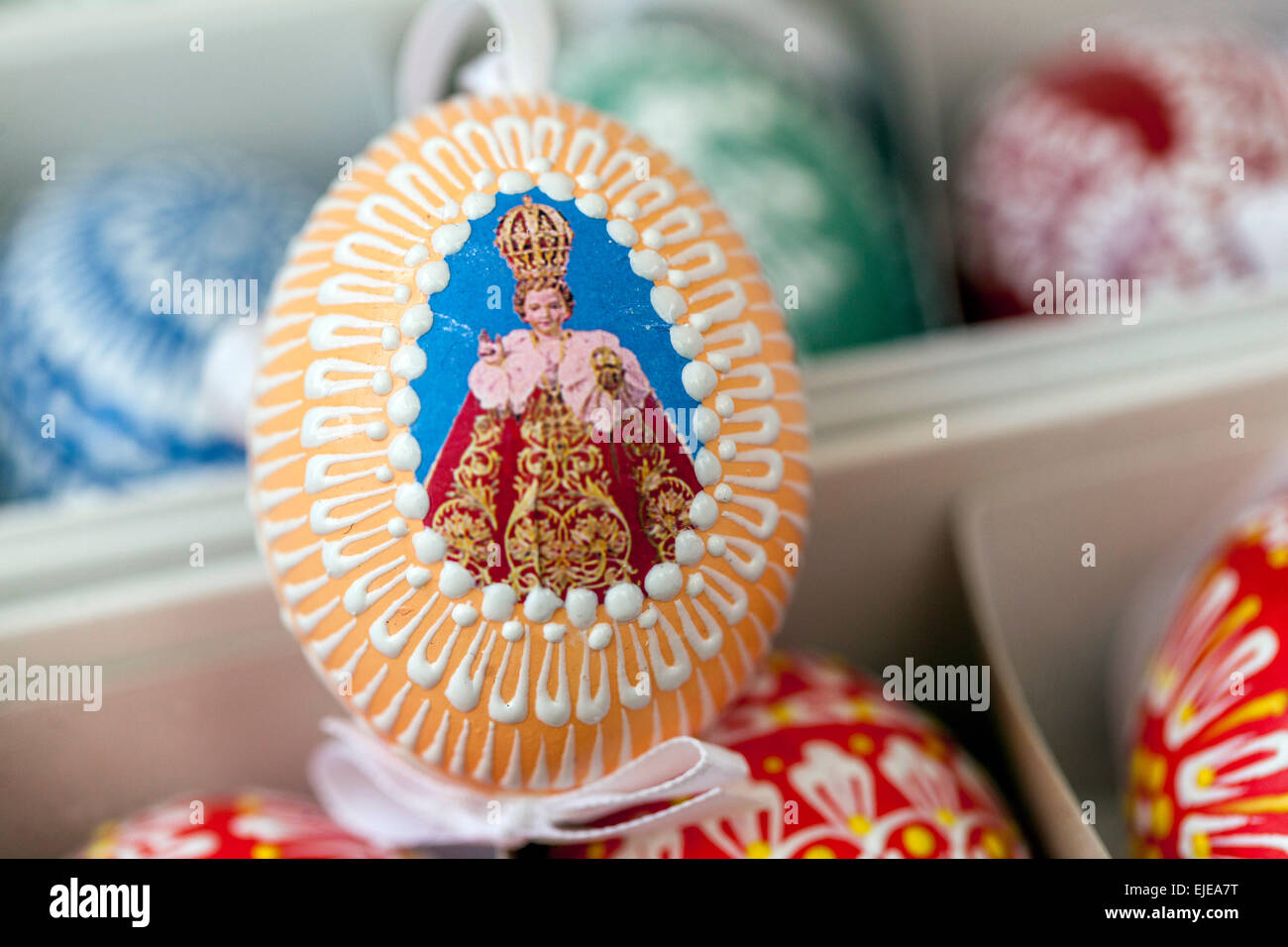 Bebé de Praga Jesús, huevo de Pascua huevos checos, huevo de Pascua de Praga República Checa Foto de stock