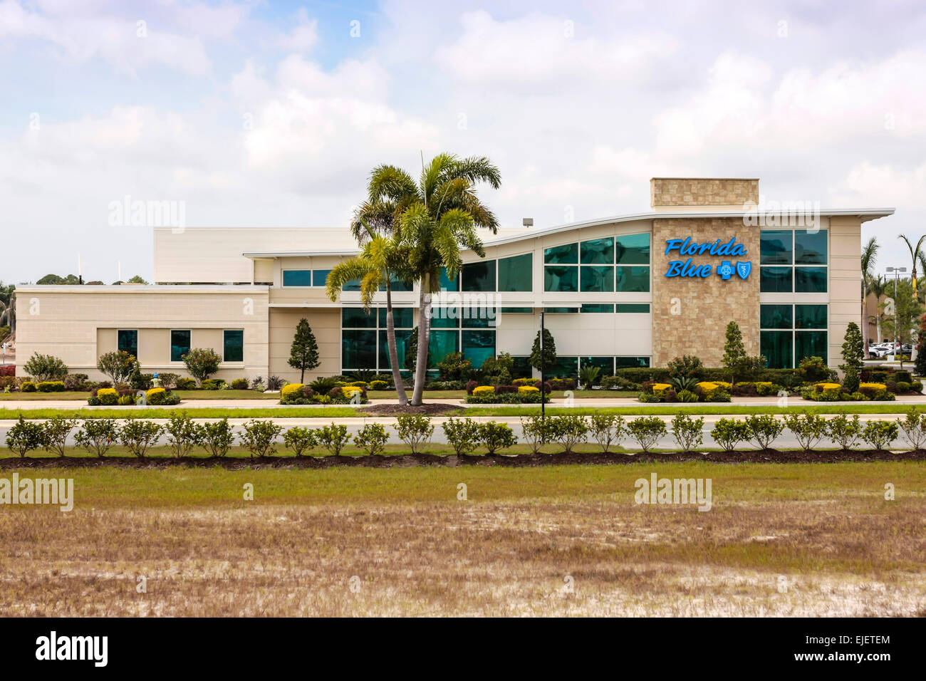 Edificio de oficinas para Admin Azul Florida Medical Insurance Company en  el Centro Universitario de la Ciudad de Sarasota FL Fotografía de stock -  Alamy