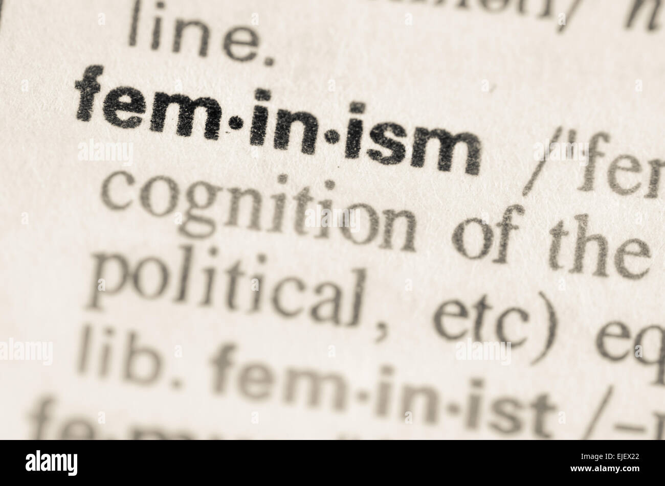 Definición de la palabra feminismo en el diccionario. Foto de stock