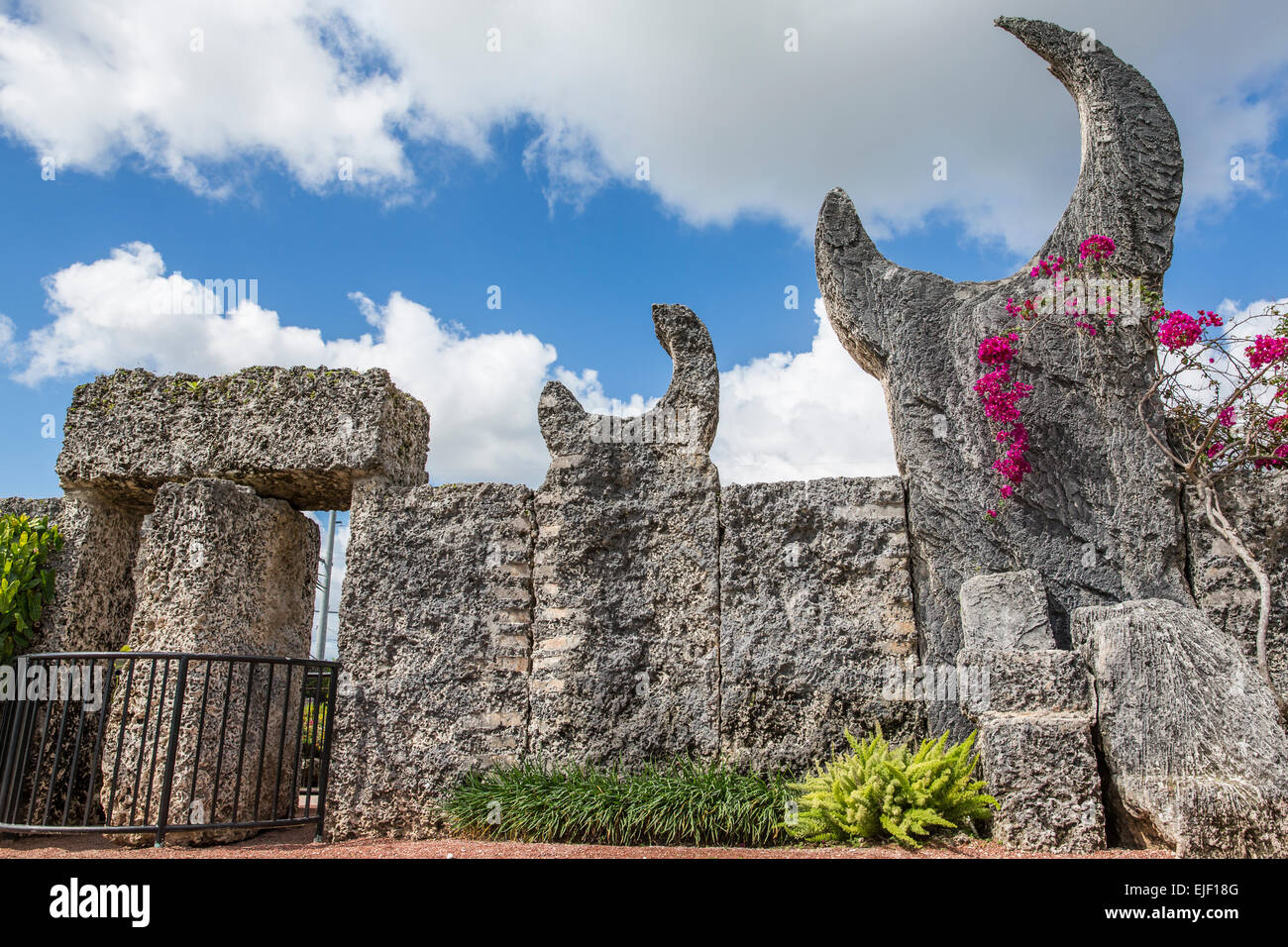 Castillo de coral o Rock Gate Park en Homestead, Florida. Solo construido por Edward Leedskalnin en el transcurso de 30 años. Foto de stock