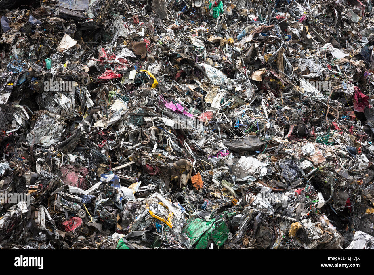 El reciclaje de chatarra de metal para evitar la contaminación ambiental en  Inglaterra Fotografía de stock - Alamy