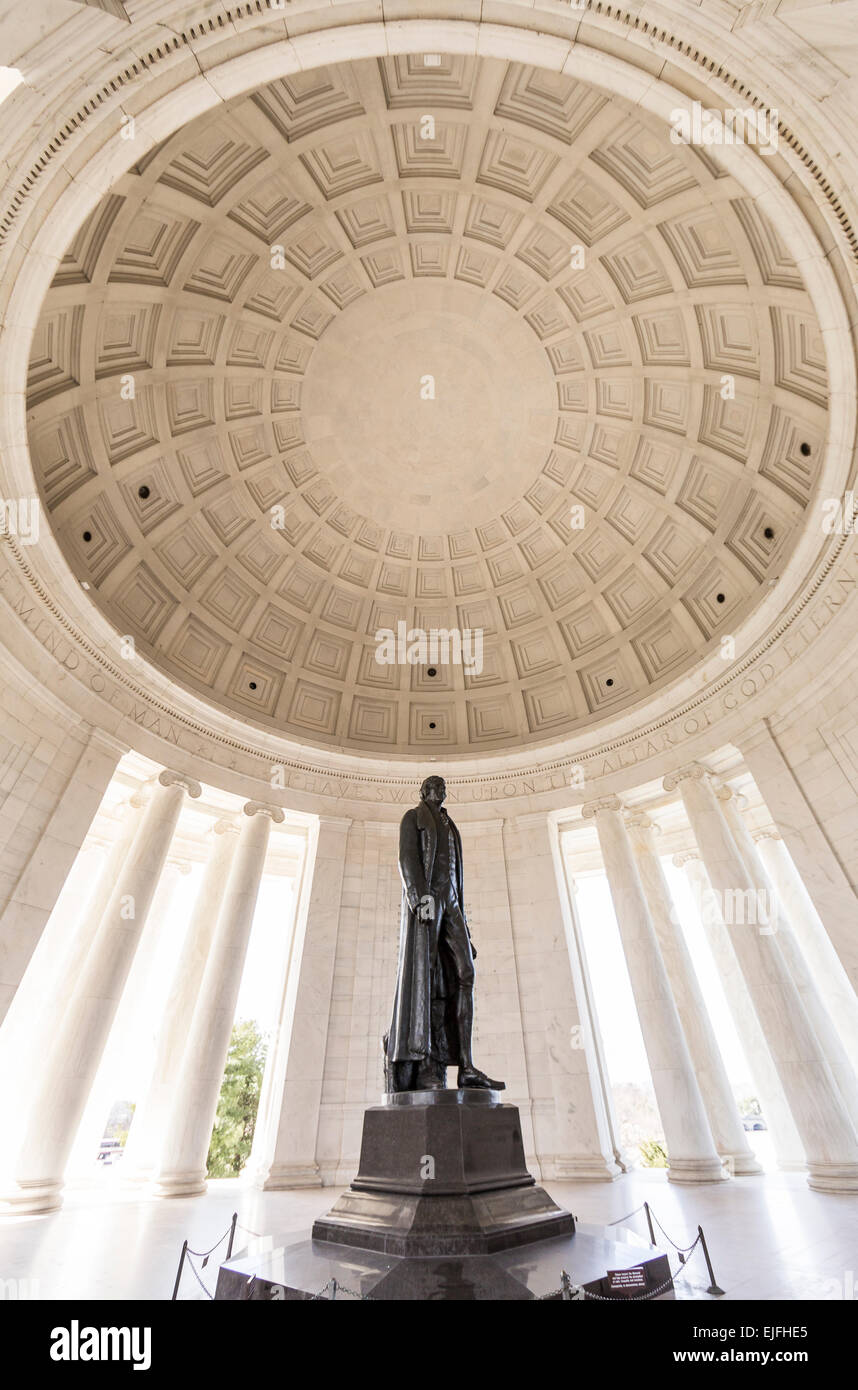 WASHINGTON, DC, EEUU - Jefferson Memorial. Estatua de bronce y el techo del domo. Foto de stock