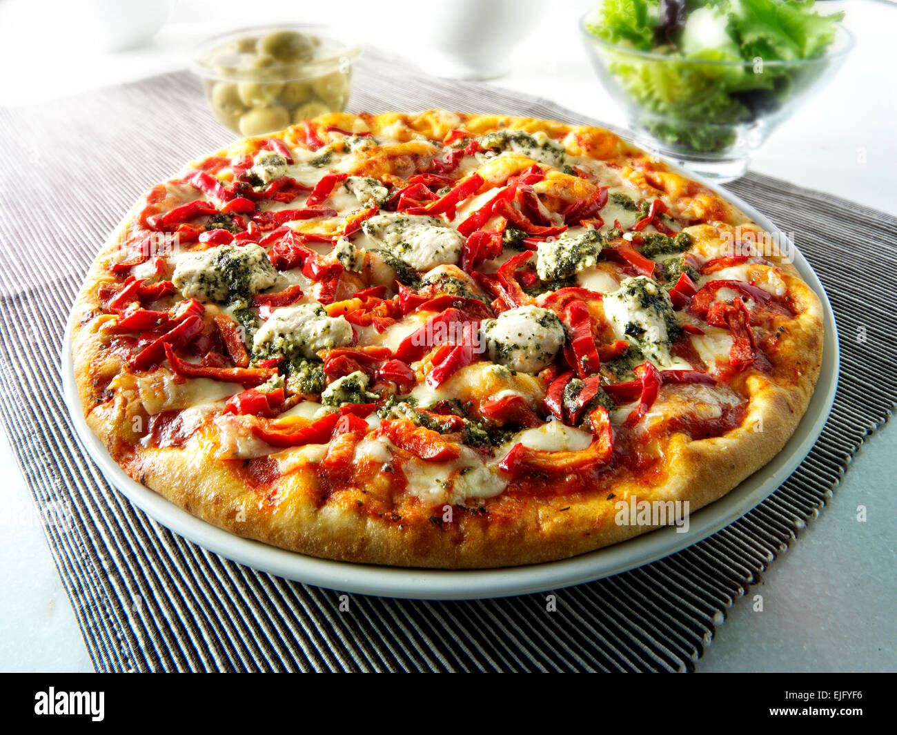 Pizza de pollo fotografías e imágenes de alta resolución Alamy