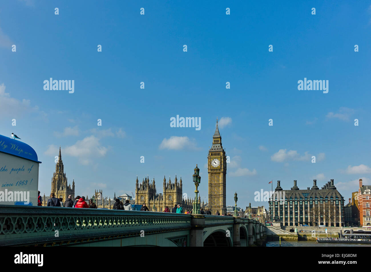El puente de Westminster y el Big Ben, la Torre de Londres Foto de stock