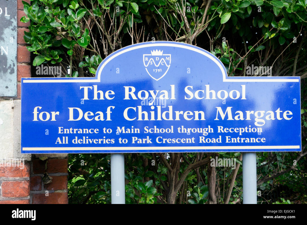 Un cartel para la Real Escuela para Niños Sordos Margate. Foto de stock