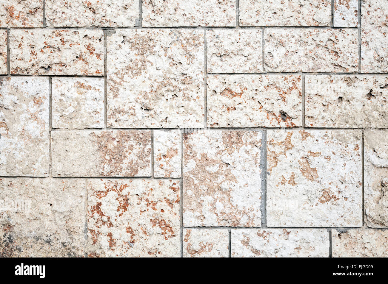 Baldosas de piedra en la pared, antecedentes detallados textura fotográfica Foto de stock