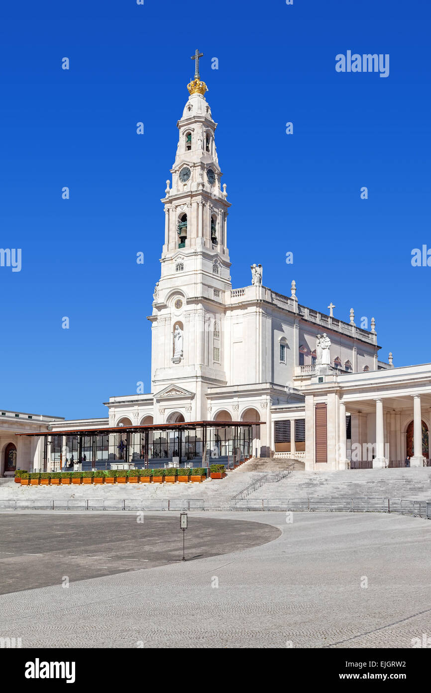 Santuario de Fátima, Portugal. Basílica de Nossa Senhora do Rosario y la columnata Fotografía de